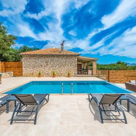 Marathonisi With Private Pool Vila *